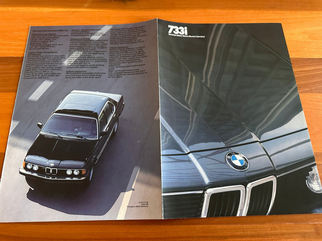 BMW-E23 733i, 1982 Foldout-Dealership-Sales-Brochure