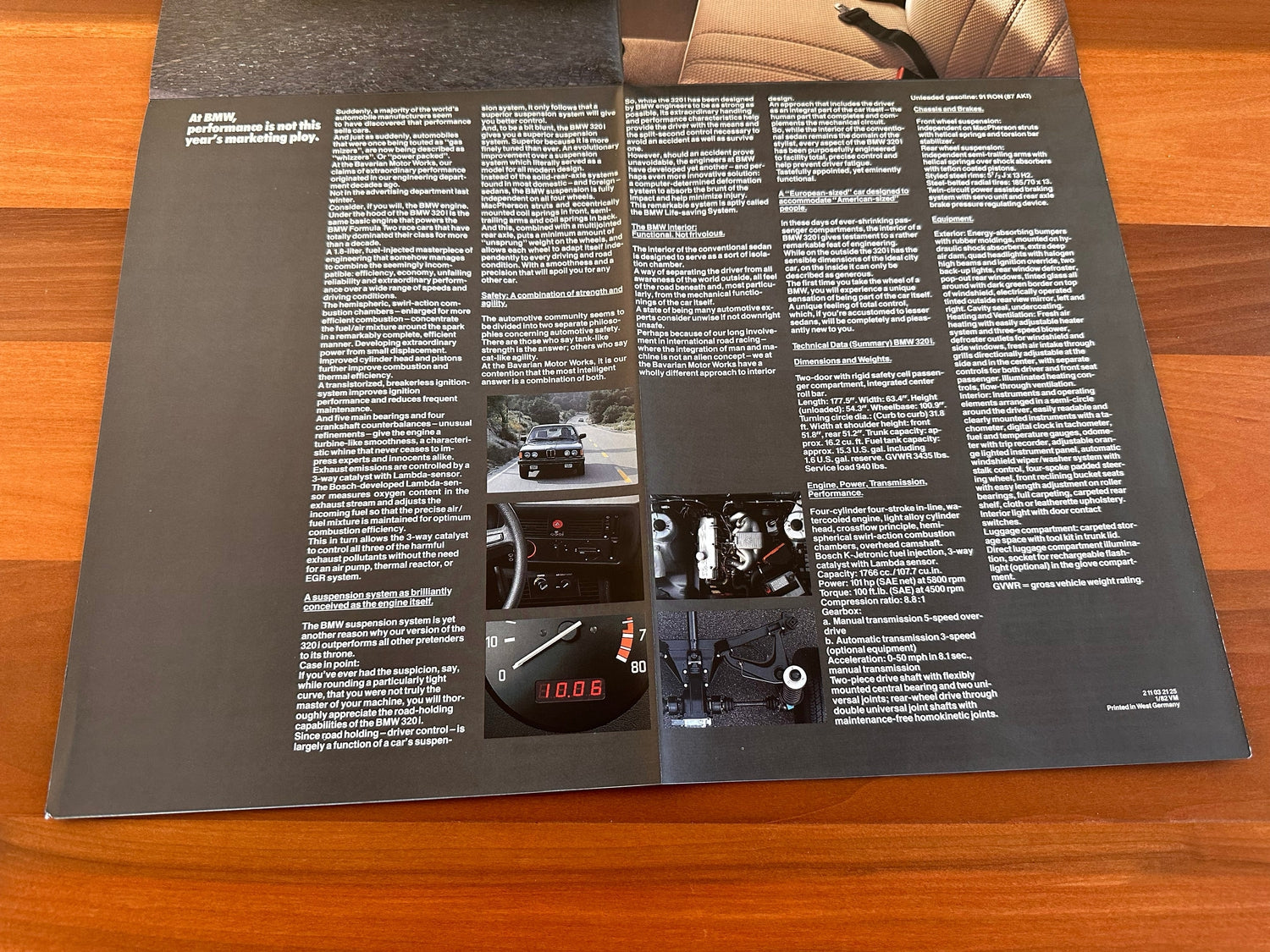 BMW-E21 320i, 1982 Foldout-Dealership-Sales-Brochure