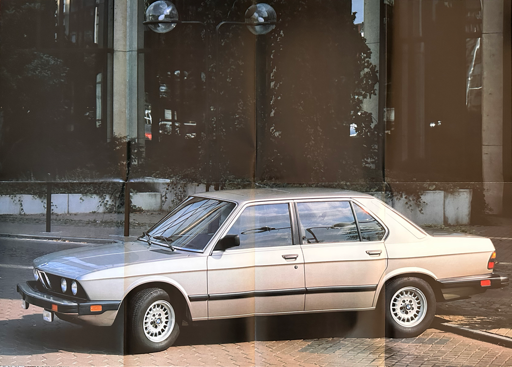 BMW-E28 528e, 533i, 1983 Foldout-Dealership-Sales-Brochure